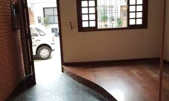 Imagem 3: Sobrado de vila, amplo, 1 vaga de garagem, com quintal e salão nos fundos, px do metro Vil