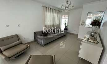 Imagem 2: Casa para aluguel, 4 quartos, 1 suíte, 2 vagas, Jardim Europa - Uberlândia/MG