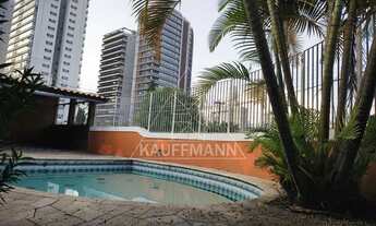 Imagem 4: Casa com piscina, são 4 Dormitórios sendo 3 Suítes, quintal com churrasqueira, muito espaç