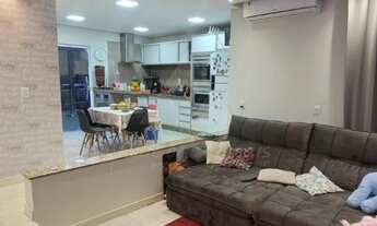 Imagem 5: CASA À VENDA COM 5 DORMITÓRIOS, SENDO 1 SUÍTE, 197m², R$865.000,00, BAIRRO SANTO ANTÔNIO