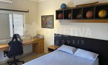 Imagem: Excelente casa estilo sobrado no bairro