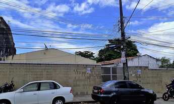 Imagem: Casa forrada com 2 quartos, sala, cozinha