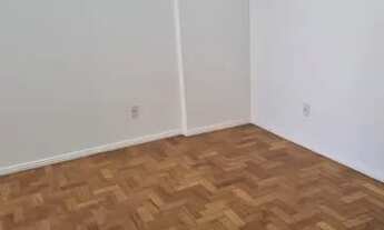 Imagem 5: Amplo apto. sala e quarto com dependências, fundos, com 01 garagem, silencioso, edifício r