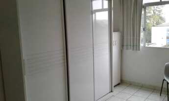 Imagem 2: Sala Living mobiliada em frente praça Sesc Santos