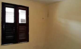 Imagem 6: Casa forrada com 2 quartos, sala, cozinha, um banheiro e quintal, em uma excelente localiz