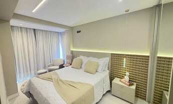 Imagem 6: Finamente decorado no coração da cidade, ao lado da praça do mini golf e apenas duas quadr