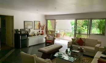 Imagem 2: Imóvel no Alto Leblon com lindos jardins e infraestrutura total de lazer