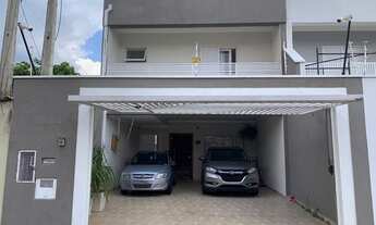 Imagem 2: Lindo sobrado à venda com 188m2, 3 dormitórios, 1 suíte, piscina e churrasqueira