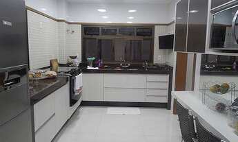 Imagem 5: Casa para venda possui 200 metros quadrados com 3 quartos em Jardim Leonor - São Paulo - S