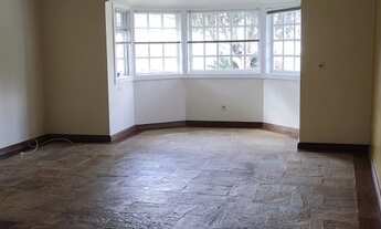 Imagem 3: Casa de condomínio térrea para venda possui 455 metros quadrados com 5 quartos