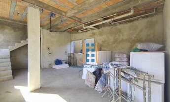 Imagem 3: Sobrado no Capão Raso com três quartos sendo uma suíte e terraço