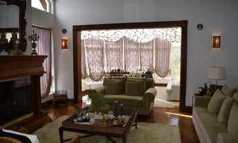 Imagem 3: Maravilhosa Casa à Venda em Condomínio Fechado no Alto do Capivari - Campos do Jordão/SP