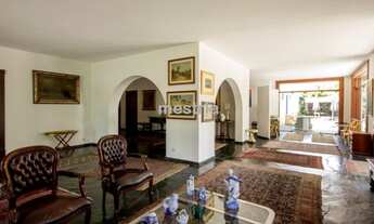 Imagem 6: Casa com muito espaço, piscina, jardim e com 5 dormitórios