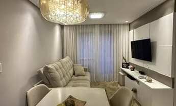 Imagem 2: Apartamento semimobiliado com 2 dormitórios, sala de estar e jantar integradas com sacada