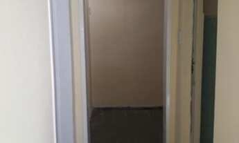 Imagem 7: Casa com 2 quartos, 1 banheiro, sala, cozinha, varanda e área de serviço, gradeada. No bai