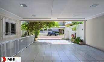 Imagem 5: Casa de condomínio para venda possui 680 metros quadrados com 5 quartos