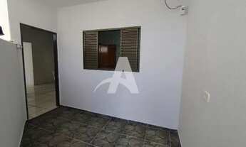 Imagem 2: Casa no Jardim Patricia 2 quartos, Fundos, Garagem Coberta e entrada Independente