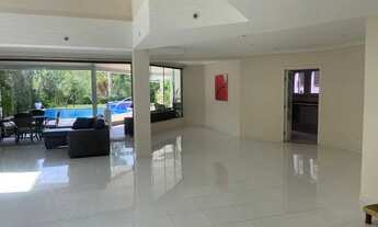 Imagem 2: Casa de condomínio sobrado para venda tem 525 metros quadrados com 6 quartos