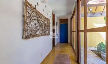 Imagem 4: Casa com construção majestosa em terreno de 5.50 m²