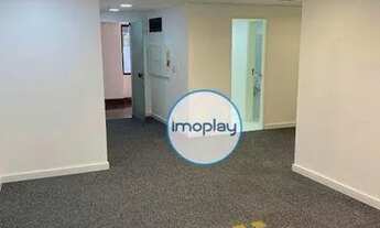 Imagem 3: Sala comercial reformada, com piso carpete, divisórias, 2 banheiros, 2 vagas na Berrini