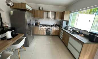 Imagem 7: Casa para aluguel, 4 quartos, 1 suíte, 2 vagas, Jardim Europa - Uberlândia/MG