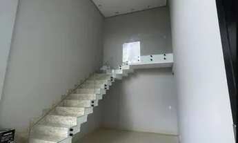 Imagem 2: Sobrado para venda tem 229 metros quadrados com 3 quartos