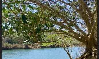 Imagem 3: Rancho no Rio Curumba