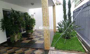 Imagem 2: Casa estilo sobrado com 5 quartos sendo 3 suítes para venda no bairro Fundinho Uberlândia