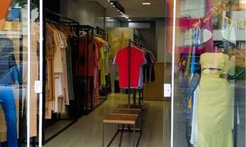 Imagem: Loja de Roupas Montada com Estoque Estrutura