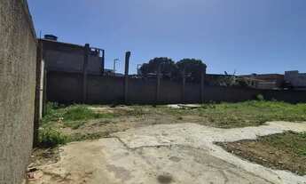 Imagem 4: Terreno no Bairro Lagomar, todo murado, com estrutura para balcão, energia trifásico