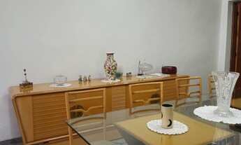 Imagem 4: Sobrado em rua sem saída muito bem localizado tendo 3 dormitórios e 3 vagas de garagem