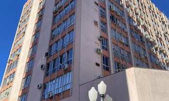 Imagem: Sala com recepção, mais quatro salas amplas