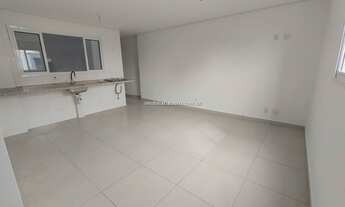 Imagem 2: Com 2 quintais! Em excelente localização, próximo à Rua das Hortências e Av. Andrade Neves