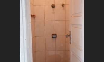 Imagem 5: Sobrado 3 dormitórios - 262,50 m² Possui uma edícula Quintal - 7 vagas de garagem Emba