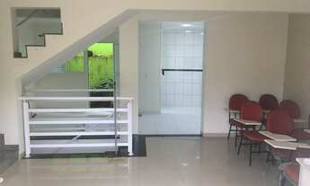 Imagem 2: Sobrado a venda possui 148 m² com 4 quartos, sendo 1 suite no Jardim Jamaica -Santo André