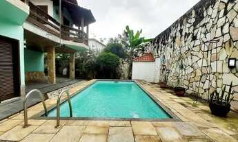 Imagem 2: Mansão colonial com 470 m², 5 quartos e lazer completo em Camboinhas!