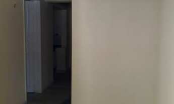 Imagem 5: Casa com 2 quartos, 1 banheiro, sala, cozinha, varanda e área de serviço, gradeada. No bai