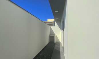 Imagem 6: Sobrado com arquitetura moderna - área externa ampla para piscina - rua asfaltada