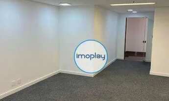 Imagem 4: Sala comercial reformada, com piso carpete, divisórias, 2 banheiros, 2 vagas na Berrini