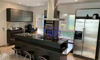 Imagem 2: More em uma excelente casa de três suites no melhor condominio da região oceânica