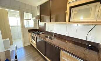 Imagem 4: Apartamento Mobiliado c/ Dois Dormitórios, Sacada c/ Churrasqueira, Garagem, Centro de Cri