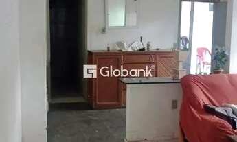 Imagem 6: Casa Residencial em Monte Carmelo (Montes Claros) 4 Quartos, 3 Vagas, Quintal