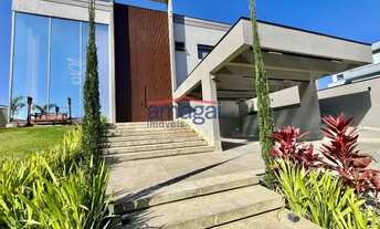 Imagem: Casa de alto padrão com 3 quartos em condomínio