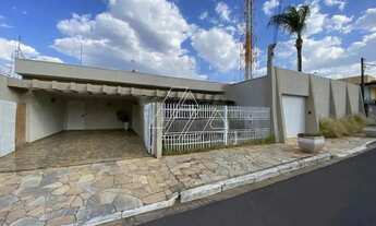 Imagem: Casa com 4 suítes, 8 banheiros e 7 vagas