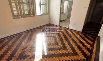 Imagem 4: Apartamento de dois dormitórios, banheiro e sala no bairro da Azenha em Porto Alegre