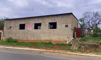 Imagem: Amplo terreno de 1.511m² com galpão e