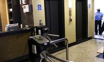 Imagem 3: Sala comercial com 80 m² De frente - Andar alto Garagem demarcada - Centro de Santos