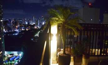 Imagem 3: Linda cobertura de alto padrão reformada com quatro quartos a venda no Alto do Itaigara