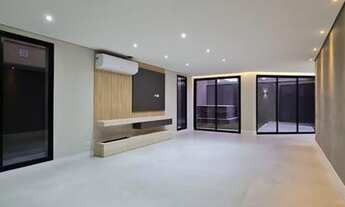 Imagem 3: Casa de condomínio para venda possui 300 metros quadrados com 4 quartos