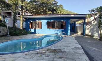 Imagem 2: Casa com 4 dormitórios a 360 metros do mar, em Sambaqui / Florianópolis